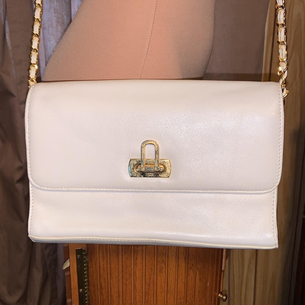 Lord & Taylor Vintage ivory white leather shoulder Crossbody with chain strap. - Picture 2 of 11